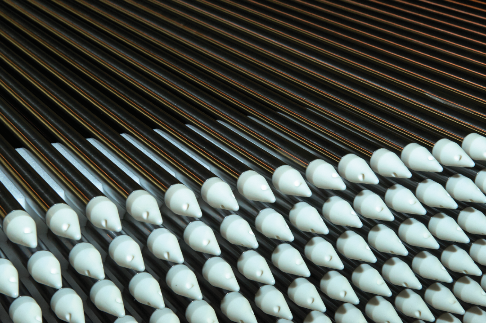 R52-D-Les parois des tubes des générateurs de vapeur font 1 mm d’épaisseur. Les échanges thermiques nécessaires à la production de l’électricité sont ainsi très performants. C’est aussi un facteur de fragilité, très surveillé